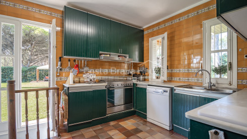 Villa in Pals near golf and the beach with private garden