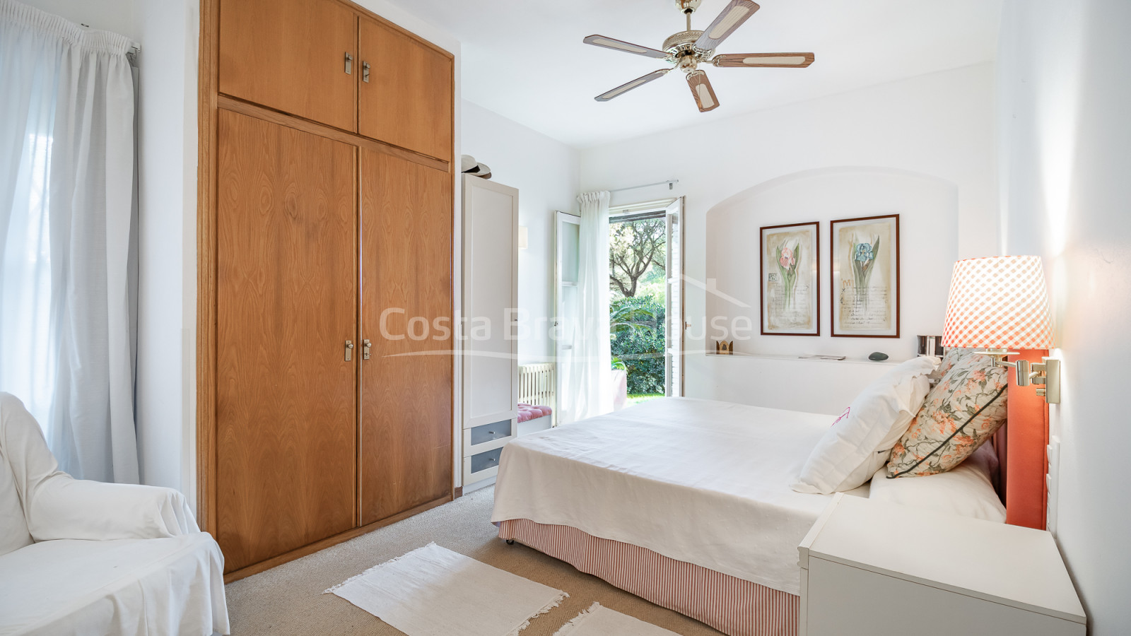 Villa in Pals near golf and the beach with private garden