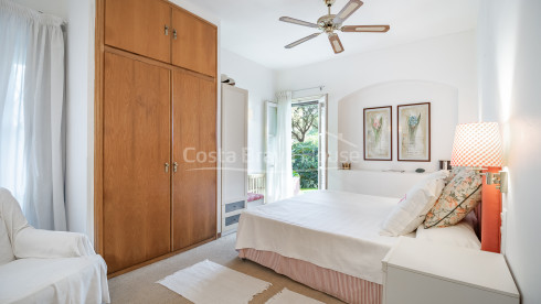 Villa in Pals near golf and the beach with private garden