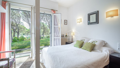 Villa in Pals vlak bij de golfbaan en het strand met privétuin