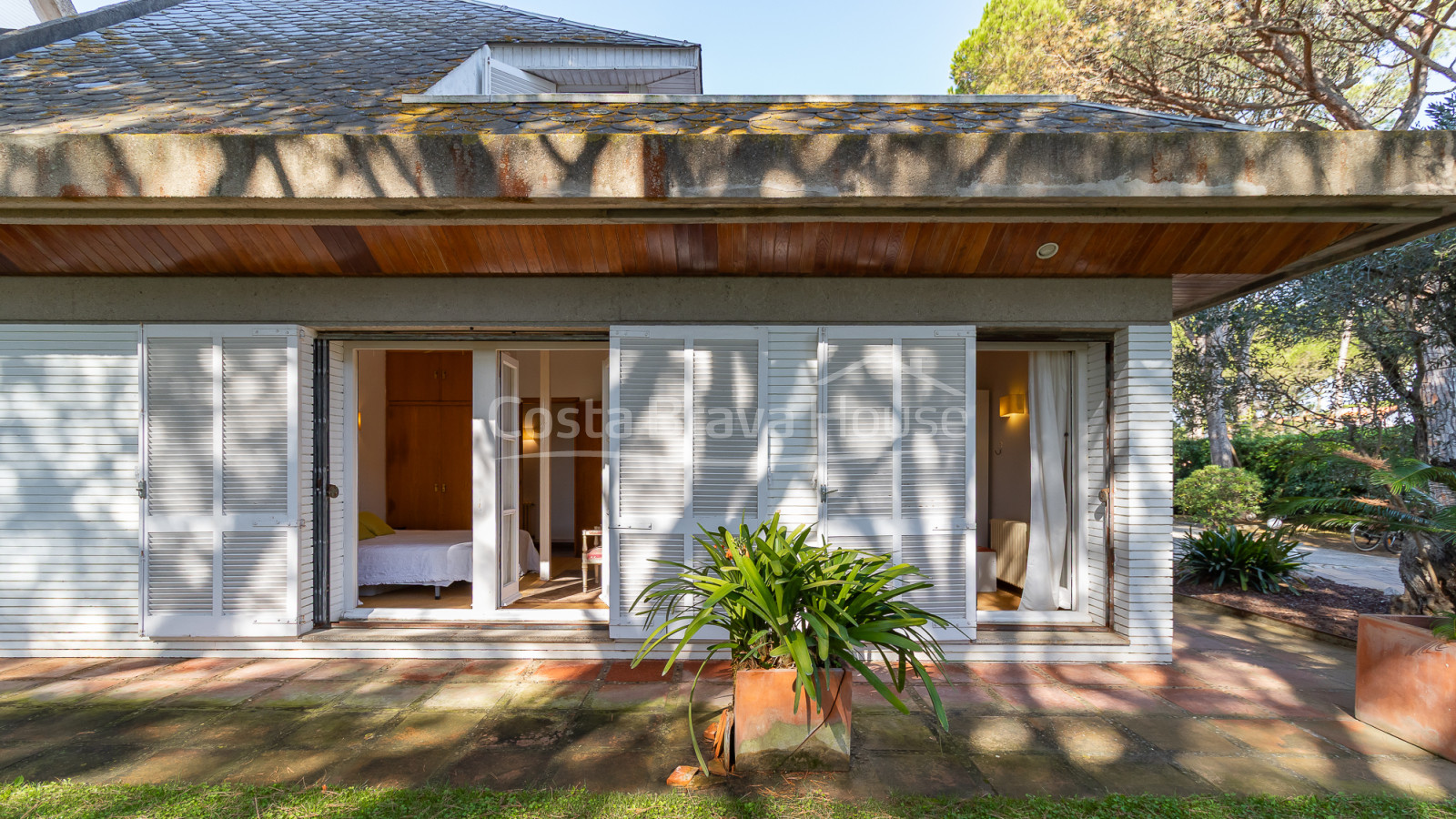 Villa in Pals vlak bij de golfbaan en het strand met privétuin