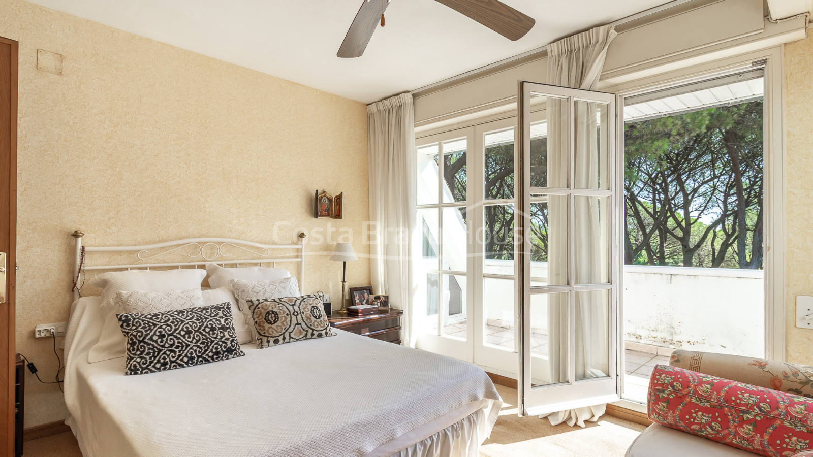 Villa in Pals near golf and the beach with private garden