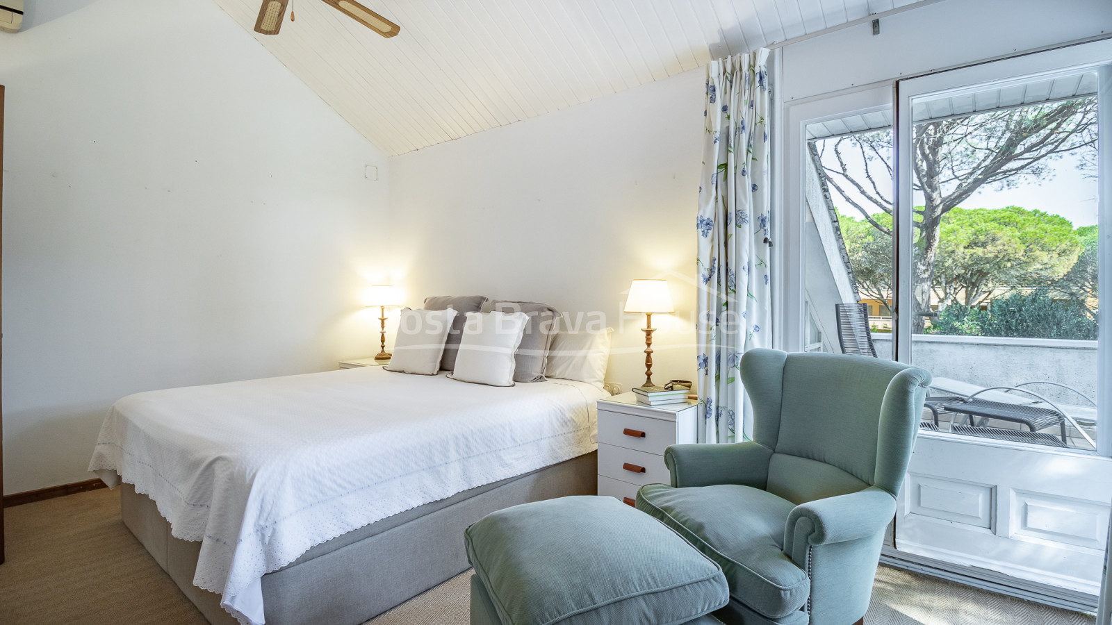 Villa in Pals near golf and the beach with private garden