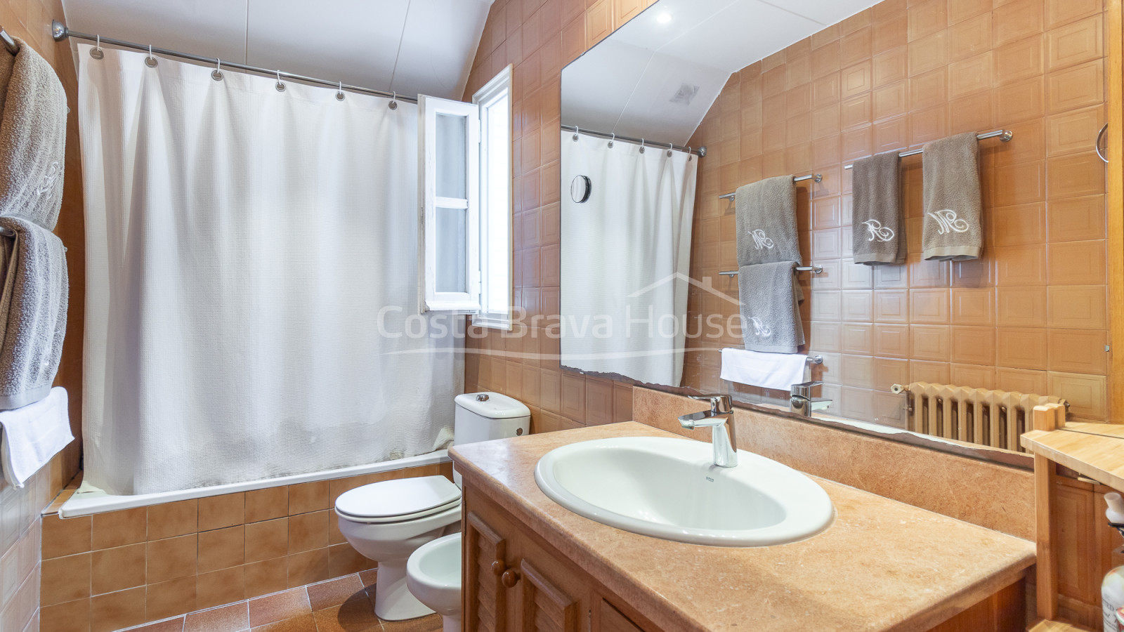 Villa en Pals cerca del golf y la playa con jardín privado