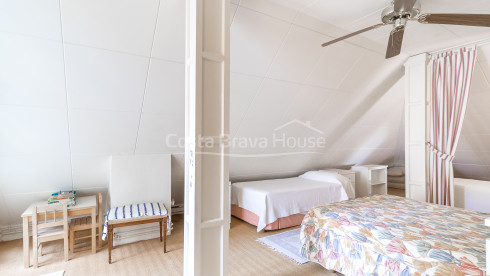 Villa in Pals near golf and the beach with private garden