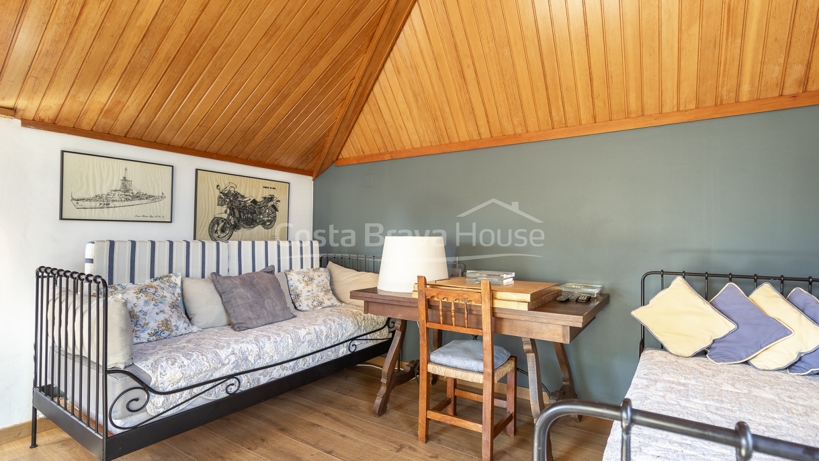 Villa in Pals near golf and the beach with private garden