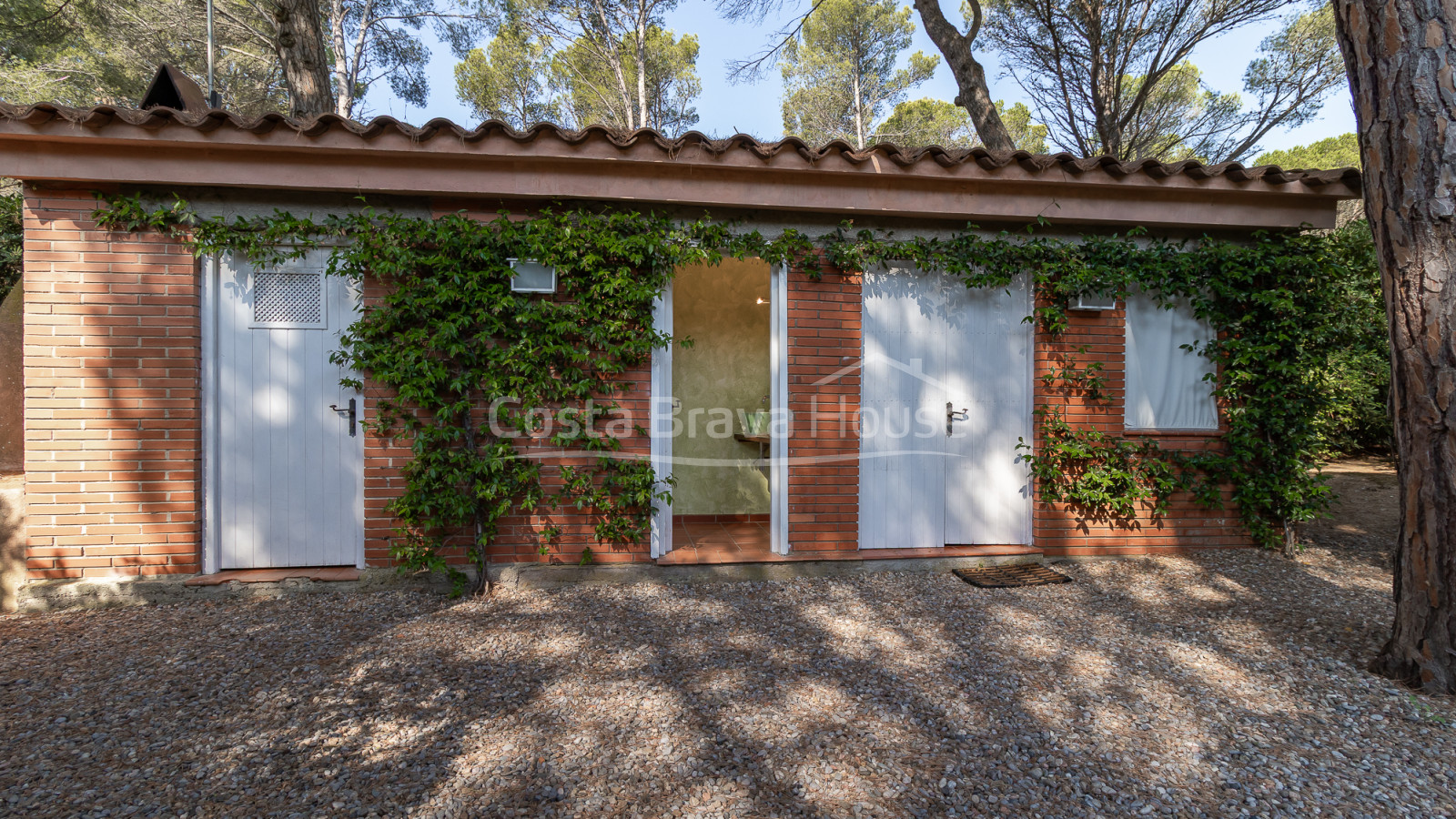 Villa in Pals near golf and the beach with private garden