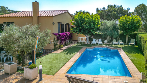 Casa con dos viviendas y licencia turística en Begur