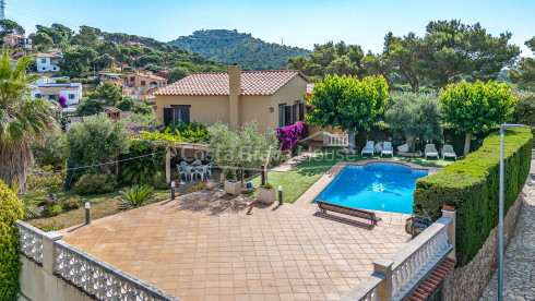 Casa con dos viviendas y licencia turística en Begur