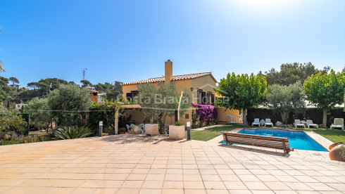 Casa con dos viviendas y licencia turística en Begur