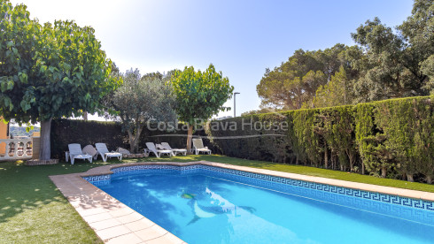 Casa con dos viviendas y licencia turística en Begur