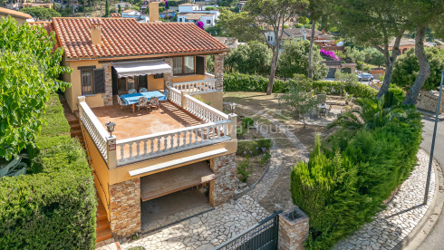 Casa con dos viviendas y licencia turística en Begur