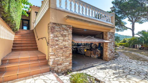 Casa con dos viviendas y licencia turística en Begur
