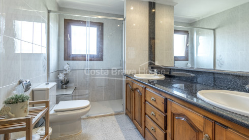 Casa con dos viviendas y licencia turística en Begur