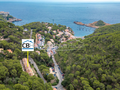 Dúplex con terrazas, vistas al mar y montaña en venta a 400 m de la playa de Sa Tuna (Begur)