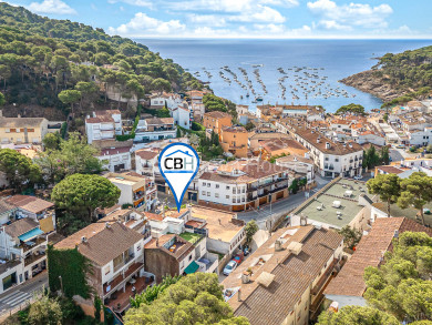 Encantadora casa con jardín, piscina y licencia turística en venta a 3 minutos de la playa de Tamariu