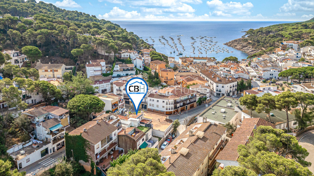 Casa amb piscina i llicència turística a Tamariu poble