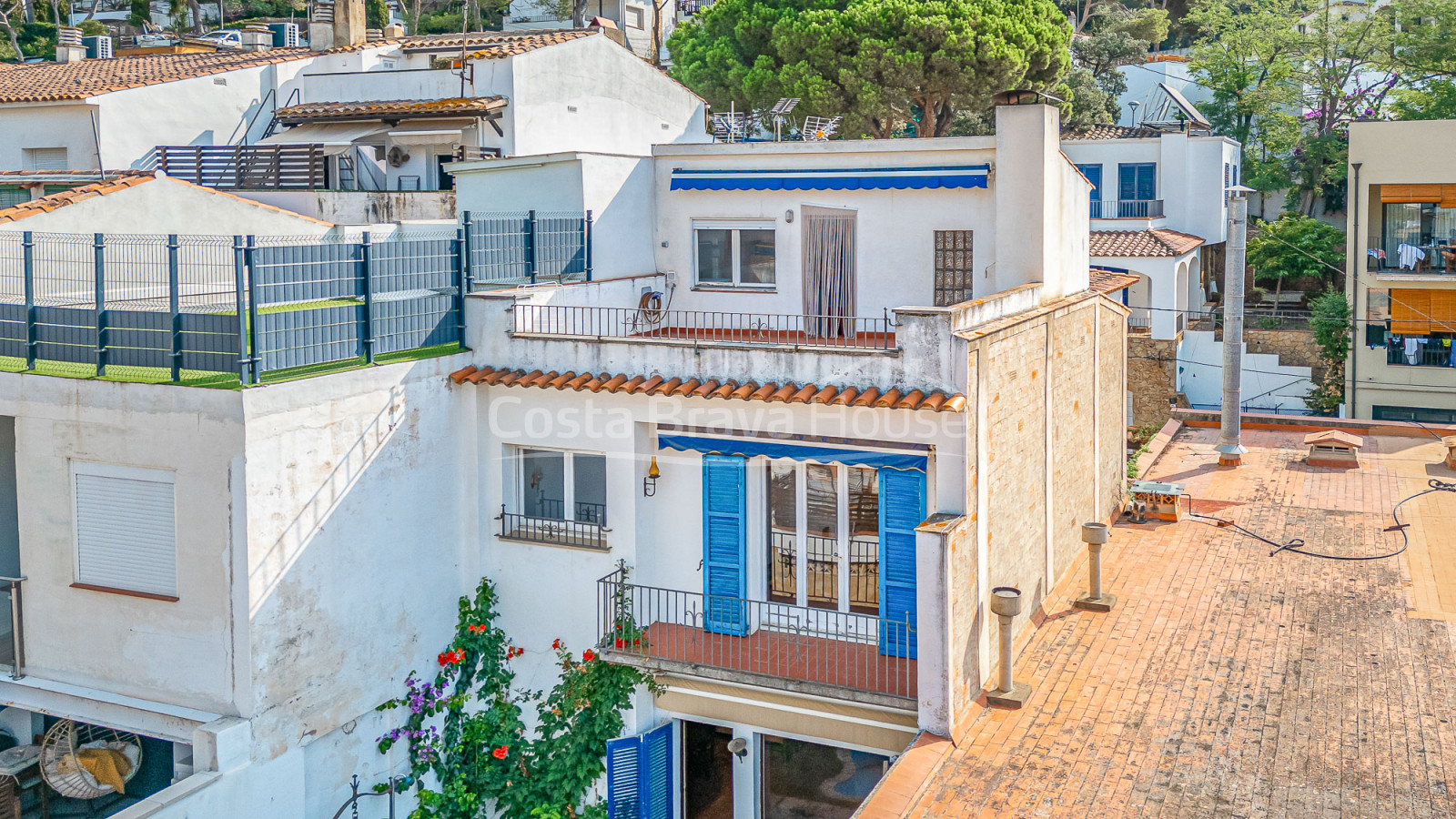 Casa amb piscina i llicència turística a Tamariu poble