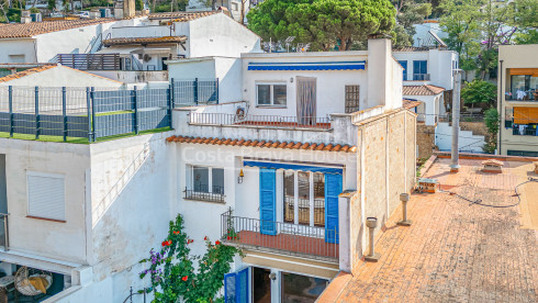 Casa amb piscina i llicència turística a Tamariu poble