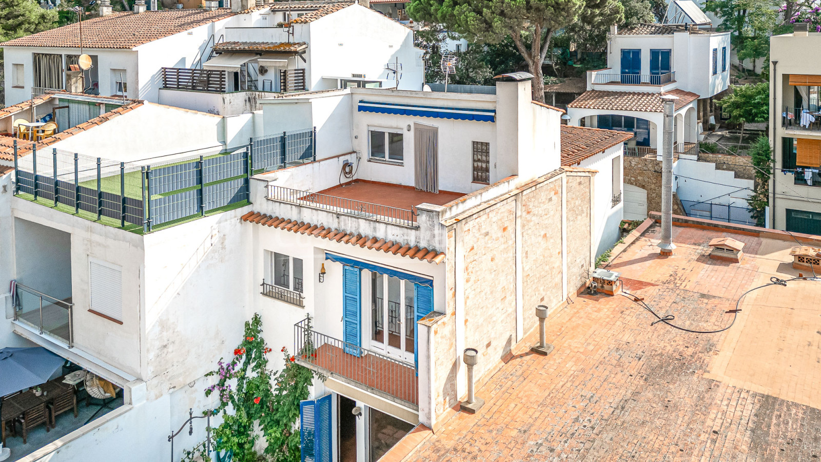 Casa amb piscina i llicència turística a Tamariu poble