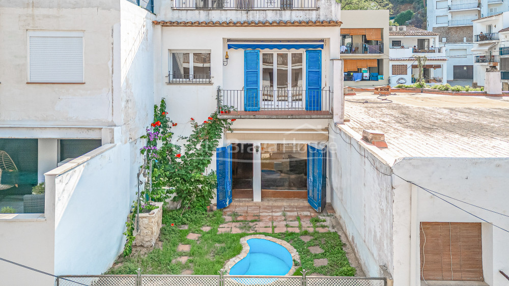 Casa amb piscina i llicència turística a Tamariu poble