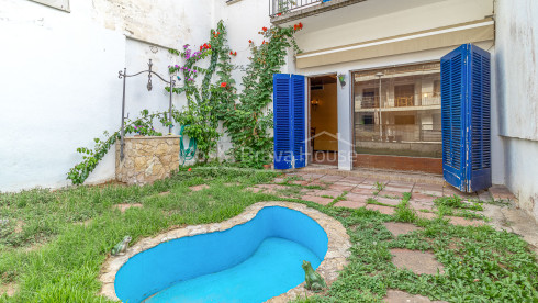 Casa amb piscina i llicència turística a Tamariu poble