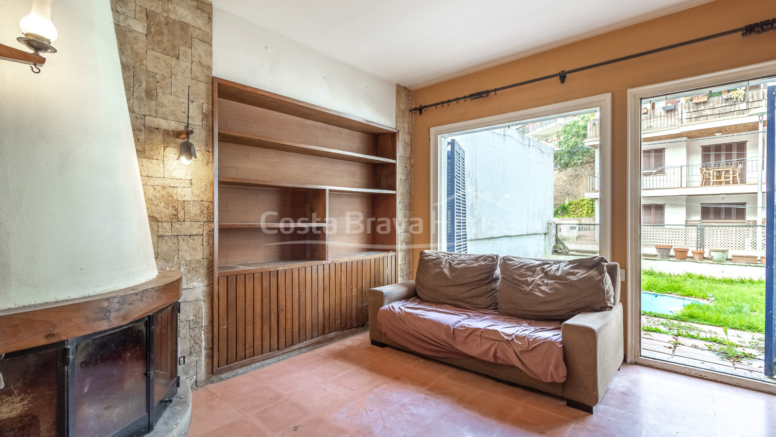 Casa amb piscina i llicència turística a Tamariu poble