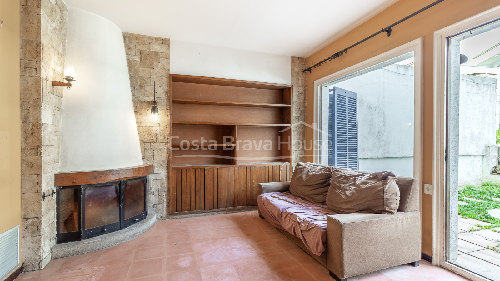 Casa amb piscina i llicència turística a Tamariu poble