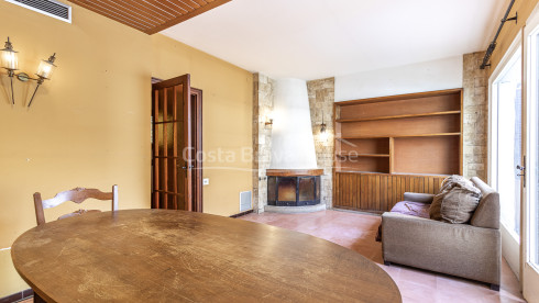 Casa amb piscina i llicència turística a Tamariu poble