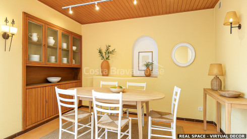 House for sale with pool and tourist licence in Tamariu