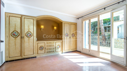 Casa amb piscina i llicència turística a Tamariu poble