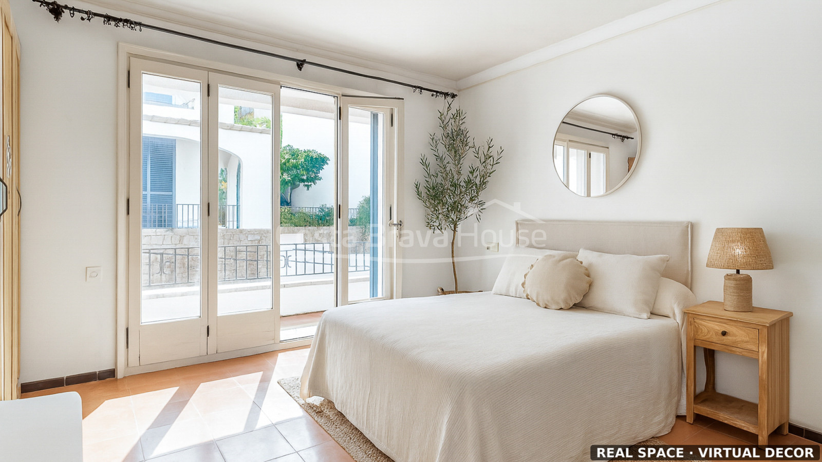 Casa amb piscina i llicència turística a Tamariu poble
