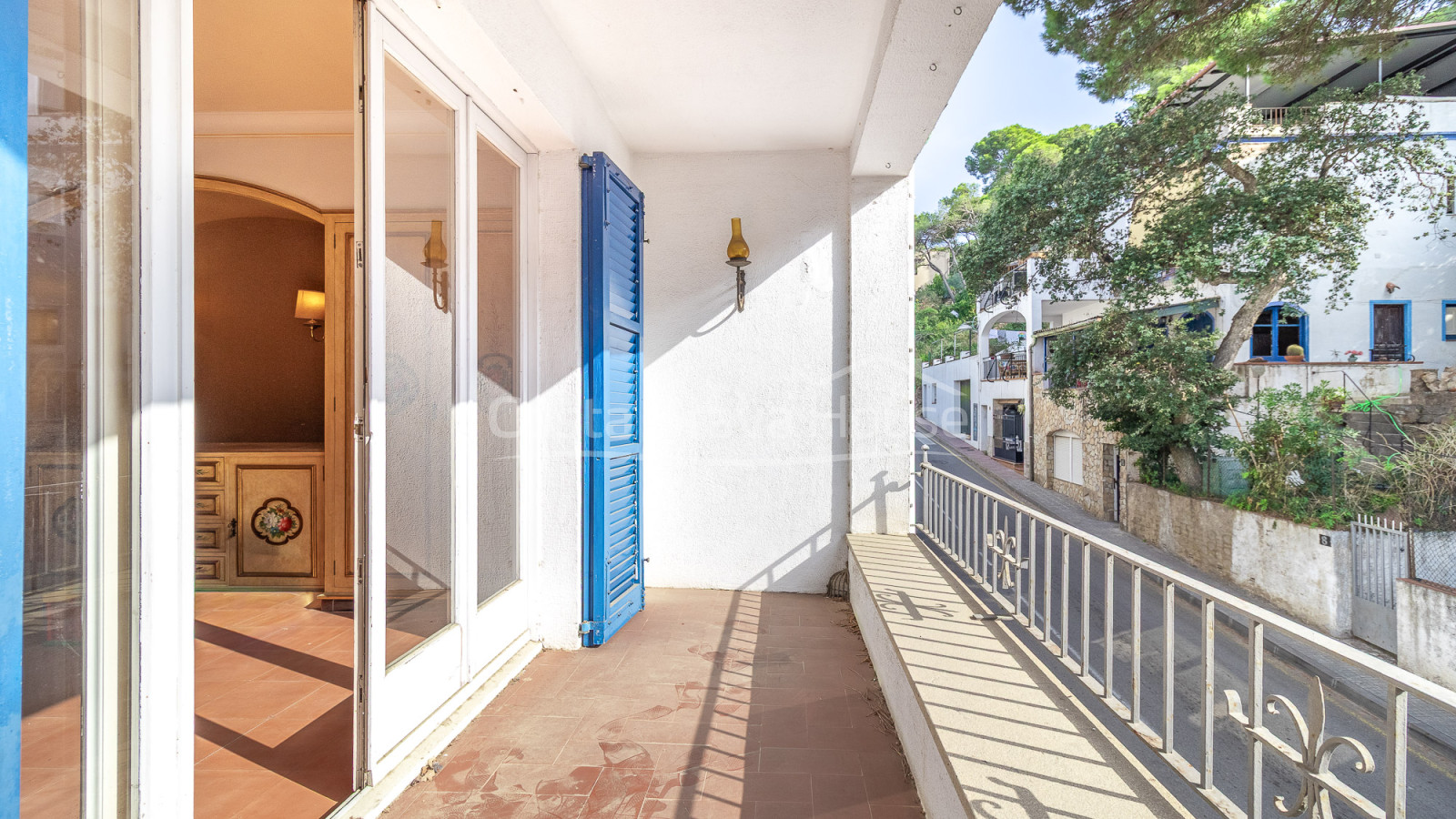 Casa amb piscina i llicència turística a Tamariu poble
