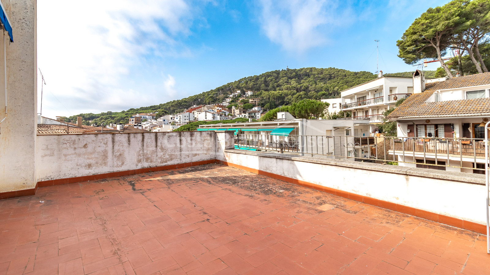 Casa amb piscina i llicència turística a Tamariu poble