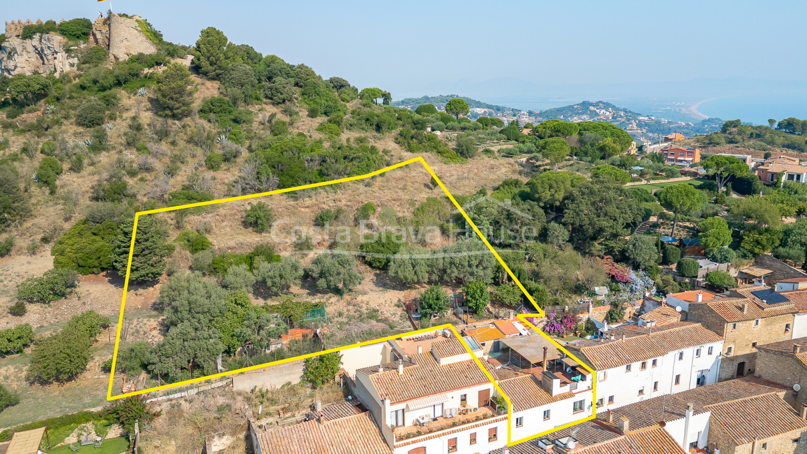 Casa en venda a Begur amb jardí i opció de reforma