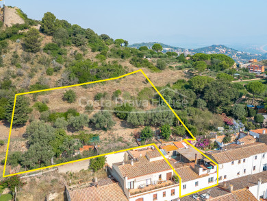 Maison de village avec jardin de 1.500 m² à vendre près du château de Begur et proche du centre