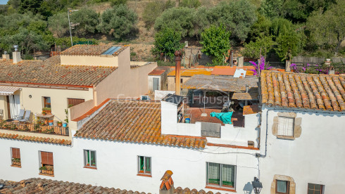 Casa en venda a Begur amb jardí i opció de reforma