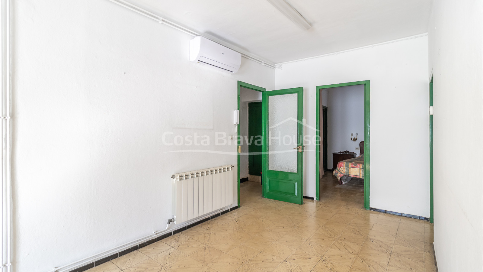 Casa en venda a Begur amb jardí i opció de reforma