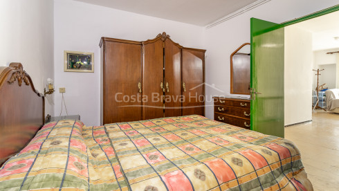 House for sale in Begur with garden and renovation potential