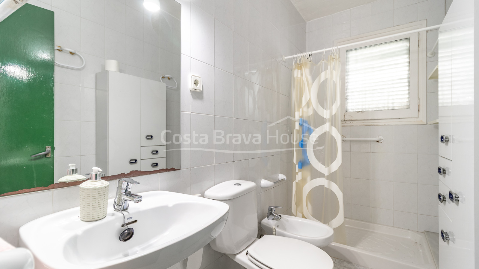 House for sale in Begur with garden and renovation potential