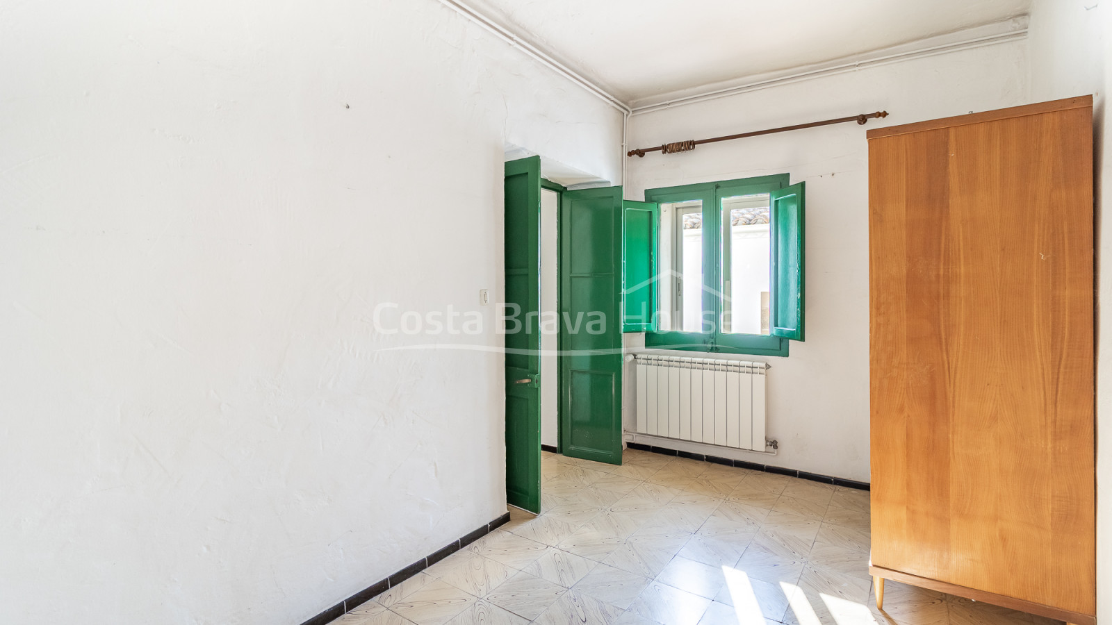 Huis te koop in Begur met tuin en renovatiepotentieel