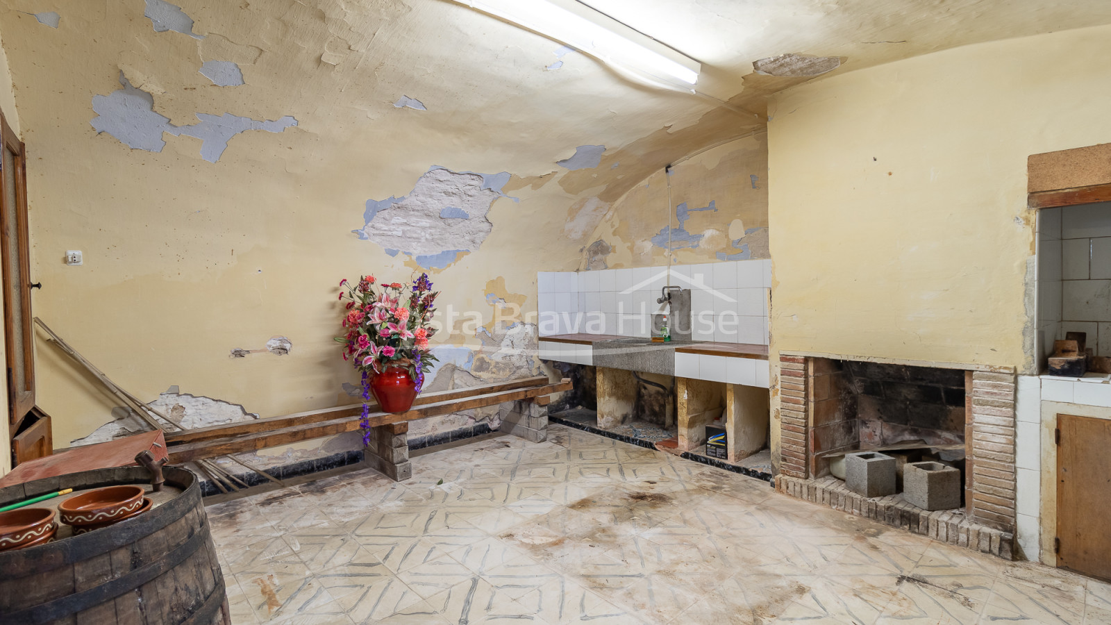 Huis te koop in Begur met tuin en renovatiepotentieel