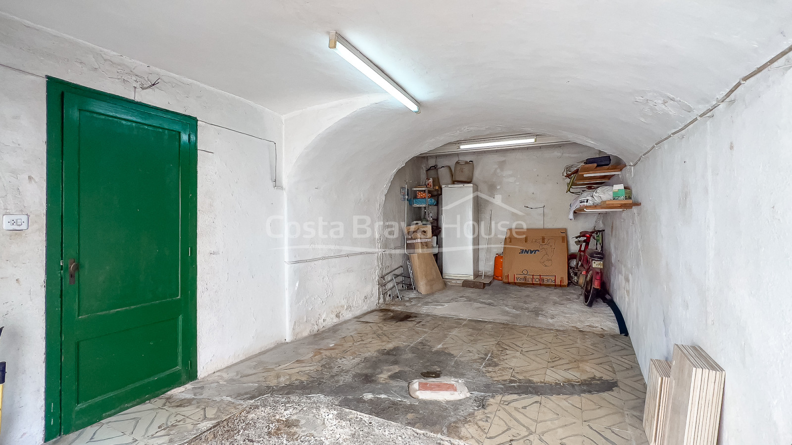 Huis te koop in Begur met tuin en renovatiepotentieel