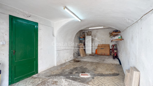 Huis te koop in Begur met tuin en renovatiepotentieel
