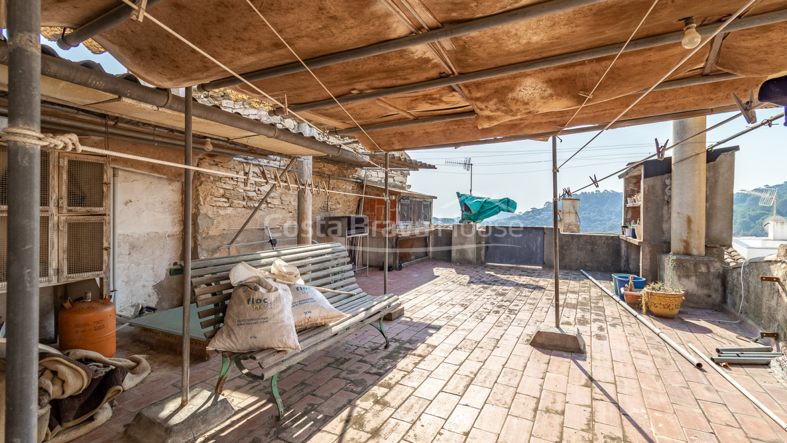 Huis te koop in Begur met tuin en renovatiepotentieel