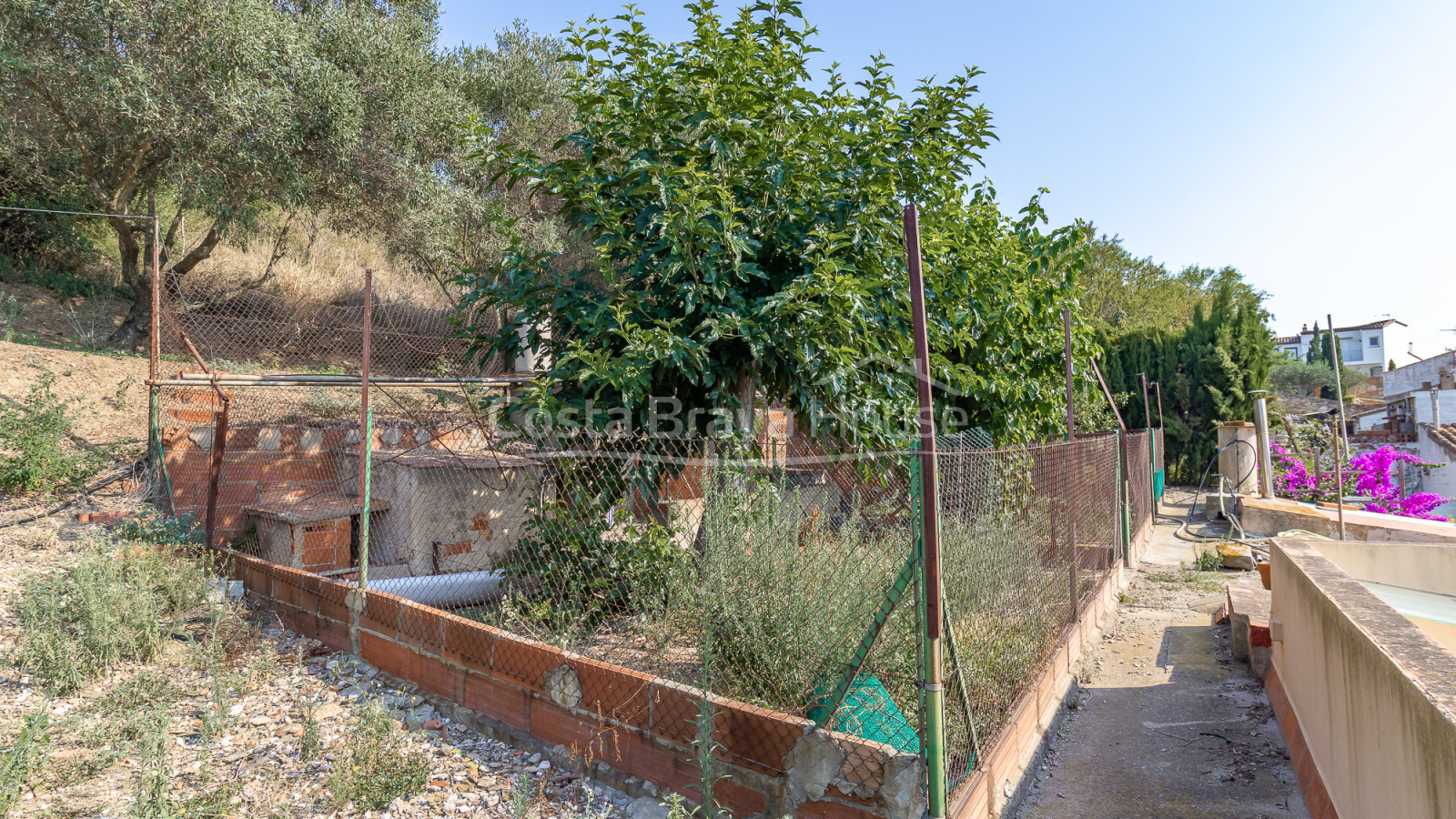 Huis te koop in Begur met tuin en renovatiepotentieel