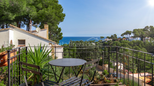 Ático con terraza, vistas al mar y licencia turística en venta en Begur