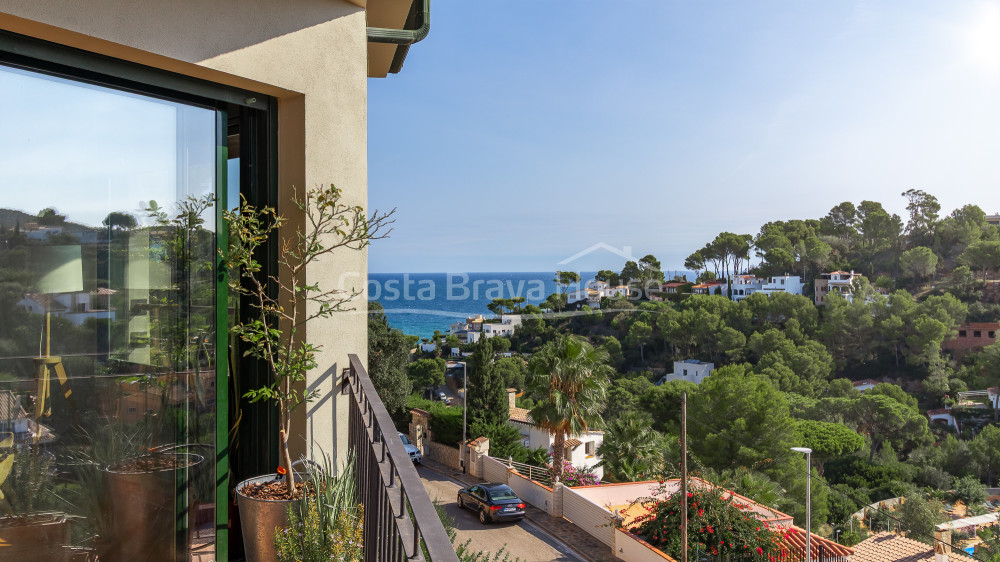 Ático con terraza, vistas al mar y licencia turística en venta en Begur