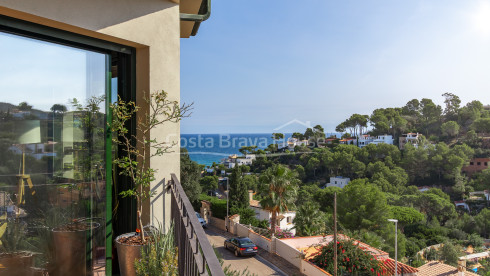 Ático con terraza, vistas al mar y licencia turística en venta en Begur