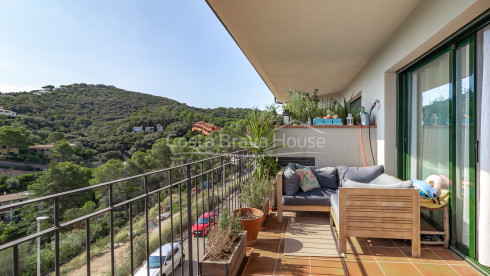 Ático con terraza, vistas al mar y licencia turística en venta en Begur